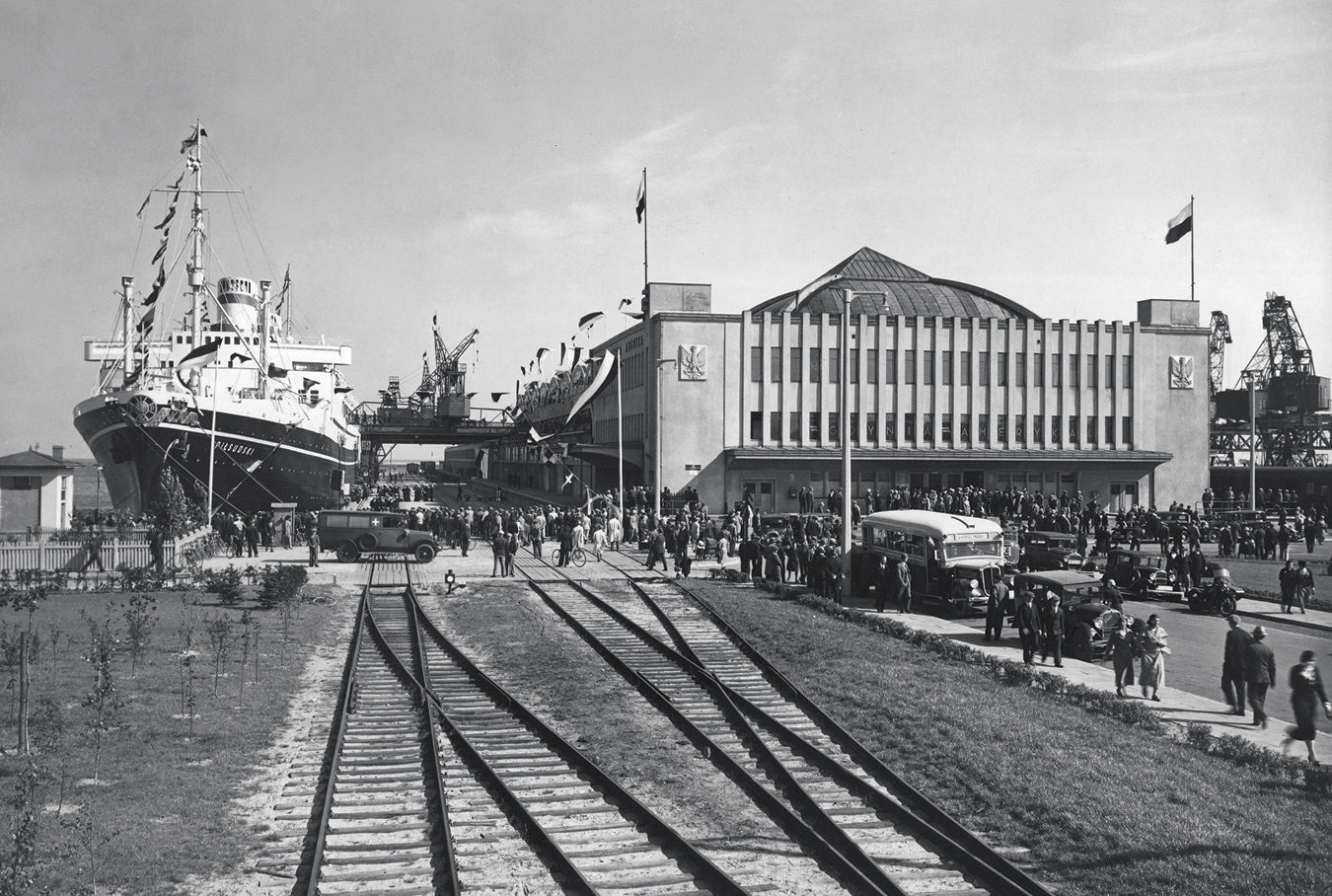 Gdynia z m/s Piłsudskim